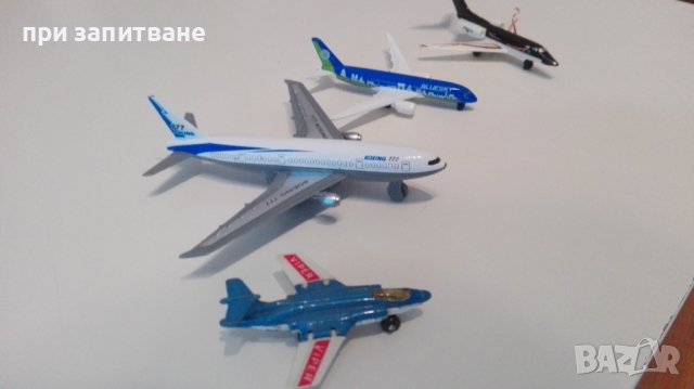 Метални Boeing 787 и 777, 2 пластмасови изтребителя, снимка 8 - Колекции - 39234082