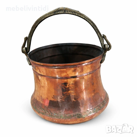 Традиционно ръчно изковано медно менче с месингова дръжка