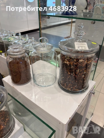 Продава се оборудоване за магазин . 