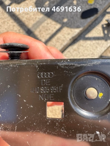Основа на осигурителната кука на преден капак на Ауди Audi A8 D4 4H само за 80лв. 4H0805951F, снимка 5 - Части - 52898461