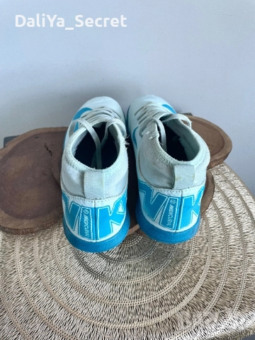 Стоножки Nike 33,5 номер, снимка 4 - Детски маратонки - 51714364