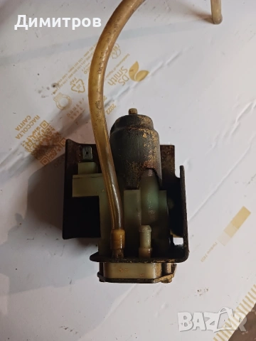 Помпа пръскане предно стъкло WV. бус 70 г., снимка 3 - Части - 53144836