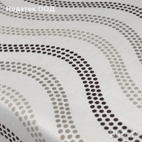 Покривка за маса Wavy Dot, 140х140см, бежов/кафяв, снимка 2 - Покривки за маси - 35673020