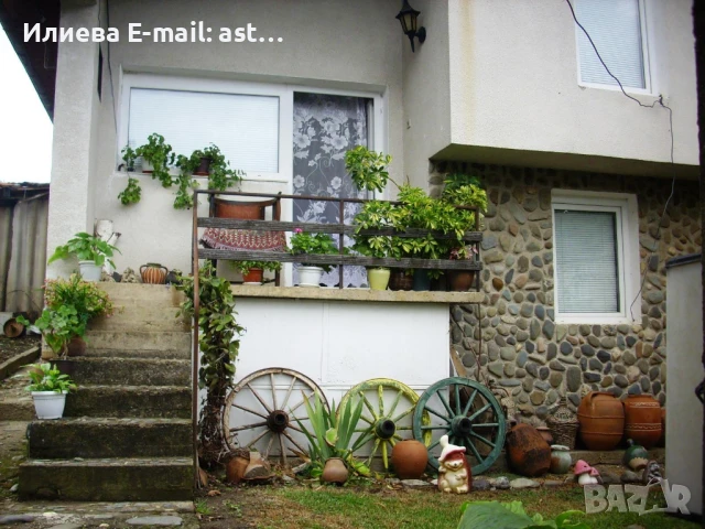 Продавам две къщи с двор в гр. Берковица, снимка 1