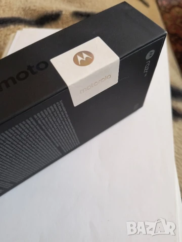 Смартфон Motorola Razr 50, снимка 4 - Motorola - 50740688