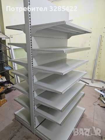 островен стелаж