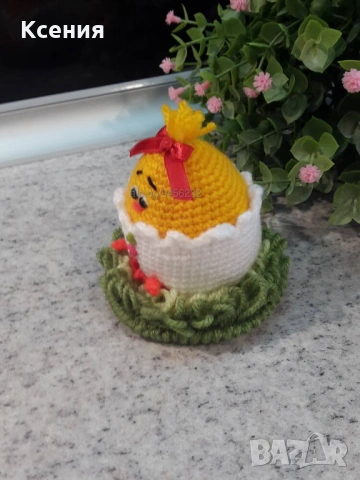 Великденски подаръци. Пиленце /момиче/ на тревата. Плетена играчка. Ръчно изработени., снимка 2 - Плюшени играчки - 53747659