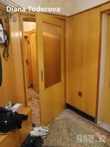 продавам дървена ламперия от коридор,врати,вграден голям масивен шкаф, снимка 4 - Шкафове - 47405941