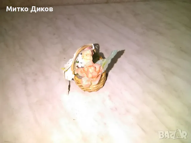 Малка кошничка нова с изкуствени цветя, снимка 2 - Декорация за дома - 50026020