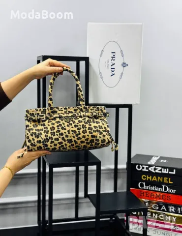 Prad🅰️ дамски чанти Различни цветове , снимка 5 - Чанти - 48588415