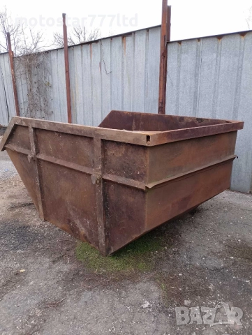 Контейнер за боклук продавам.