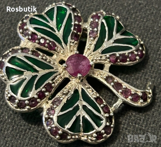 Разкошен сребърен медальон/ брошка с естествени рубини и зелен емайл 