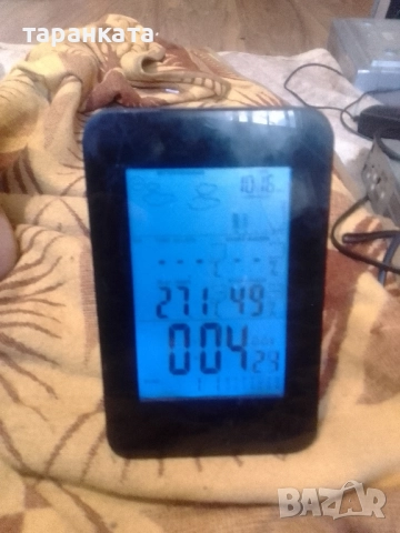 часовник аларма термометър атмосферното налягане 