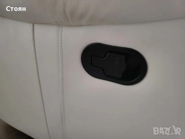 Светло кремав кожен фотьойл La-z-boy с ръчен релакс механизъм, снимка 8 - Дивани и мека мебел - 51955960