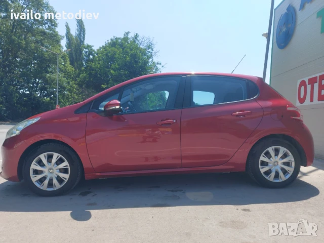 Peugeot 208 1.2 бензин 82к.с  2013г., снимка 4 - Автомобили и джипове - 50821475
