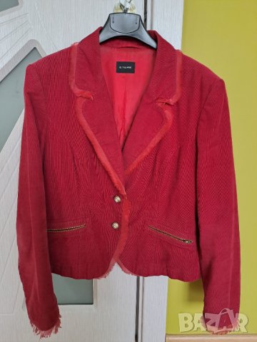 Червено кадифено сако