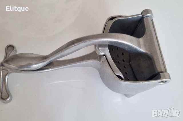 Ръчна метална преса за лимон и цитрусови плодове