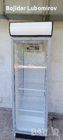 вертикална хладилна витрина 