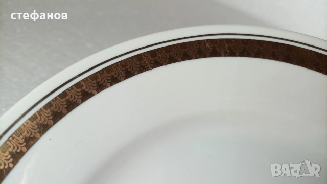 Български порцеланови чинии, Разград, дебел и тънък златен кант, снимка 3 - Чинии - 52640965