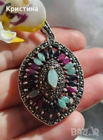 Масивен сребърен медальон с Изумруди, Сапфири и Рубини, снимка 2 - Колиета, медальони, синджири - 51962626