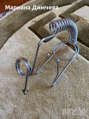 Никелирана стойка за бутилка вино