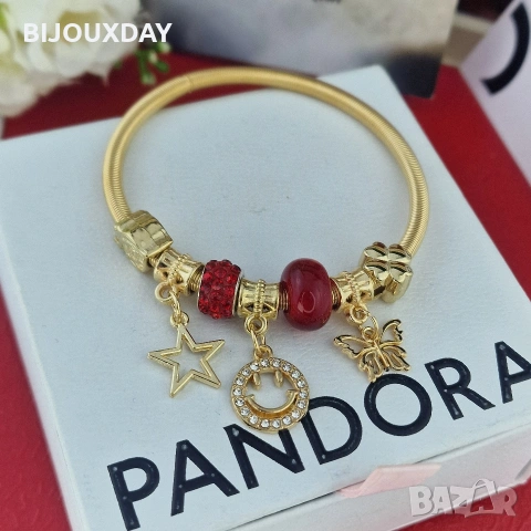 красива дамска гривна с усмихнато лице и червени камъни от медицинска стомана