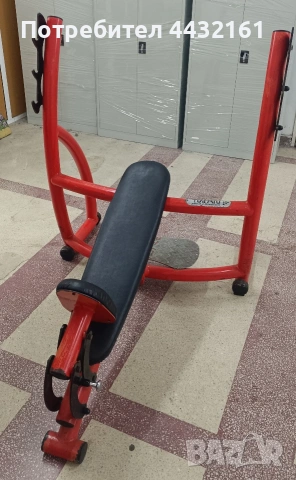 Фитнес лежанка наклонена за горна част на гърди