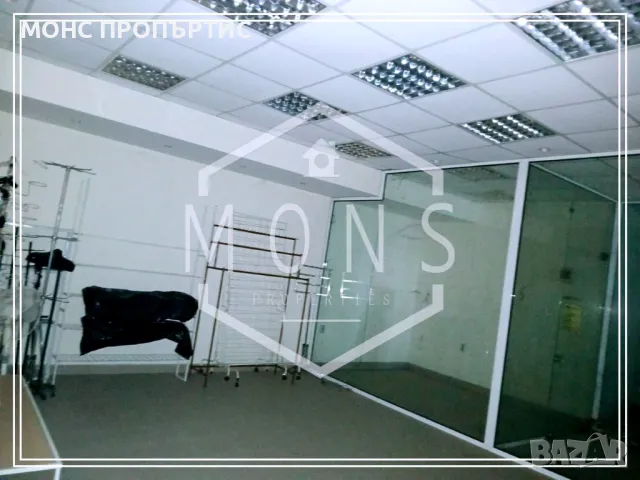 Два магазина за продажба в центъра на гр. Велико Търново, в близост до  Паметника на обесените., снимка 4 - Магазини - 50377560