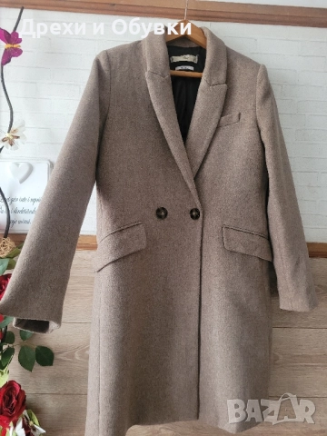 Бежово палто MANGO 