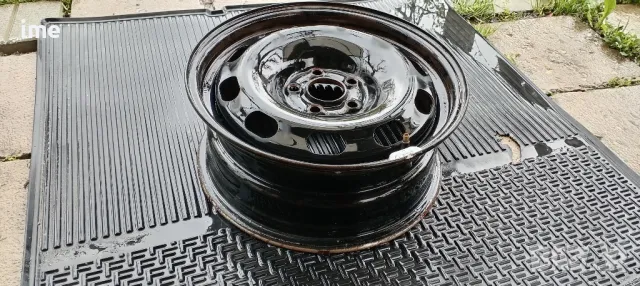 1бр. железна джанта 6J15 ET38. 5x100мм. Свалена от VW Golf. Става и на Seat, Audi, Scoda и др.