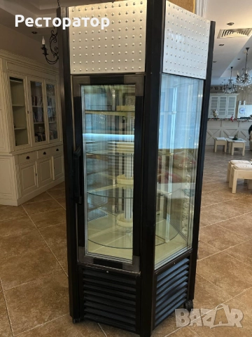 Хладилна Витрина за Торти и сладкарски изделия Въртяща