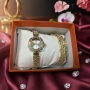 Елегантен дамски комплект – кварцов часовник с гривни в подаръчна кутия, снимка 4