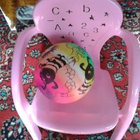 Дет.пластмасово столче+ топка, снимка 1 - Столчета за хранене - 43882494