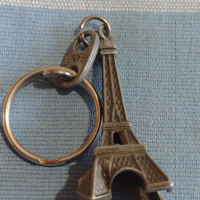 Ключодържател сувенир спомен от ПАРИЖ Айфеловата кула подходящ аксесоар за раници 12518, снимка 3 - Други - 44779356