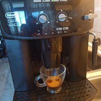 Кафеавтомат Делонги Кафе Венеция, работи отлично и прави хубаво кафе и капучино , снимка 1 - Кафемашини - 41469093