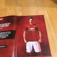 Спортен алманах на Manchester united, снимка 4 - Списания и комикси - 35782403