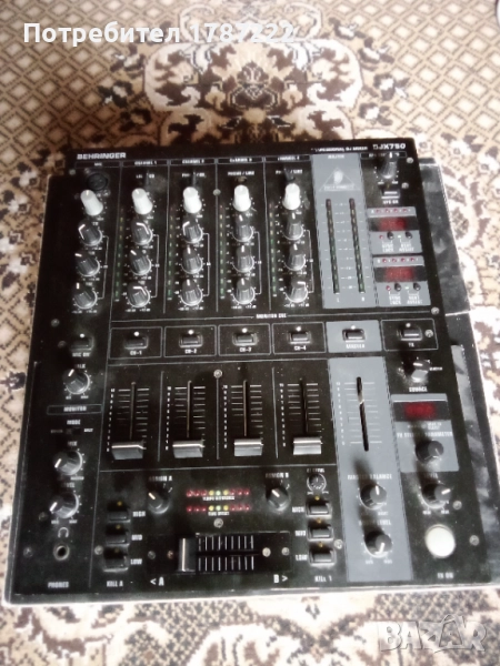 Пулт-Behringer DJX750., снимка 1