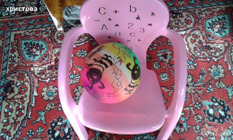 Дет.пластмасово столче+ топка, снимка 1