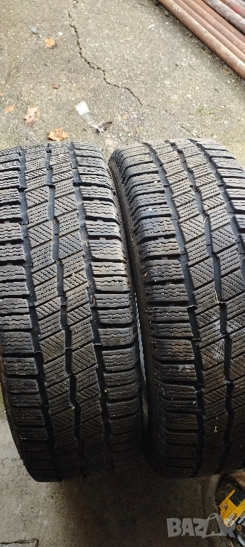255 40 20 4броя и 235 65 16 C за Спринтер Крафтер 9мм грайфер  , снимка 1