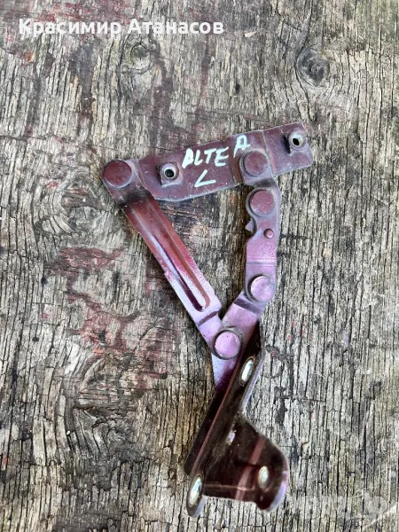 5P0823301. Лява панта преден капак за Сеат Алтеа. XL. 2005-2014г, снимка 1