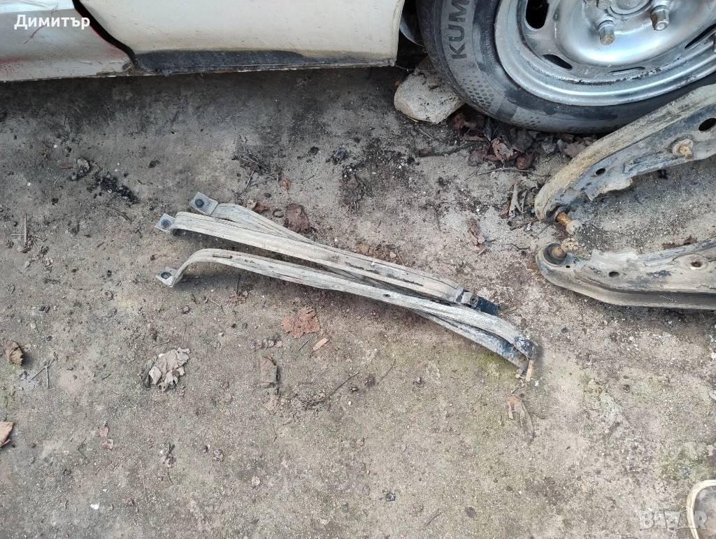 Шини Резервоар За Нисан Примера 1.6 16В Седан 1991г / Nissan Primera 1.6 16V Sedan 1991y, снимка 1