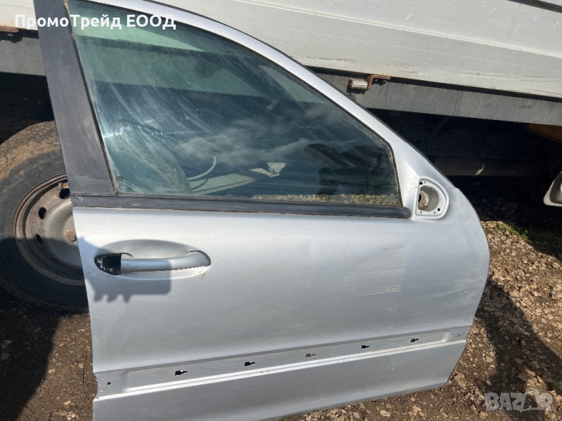 Предна дясна сива врата Mercedes W203 C klassa, снимка 1