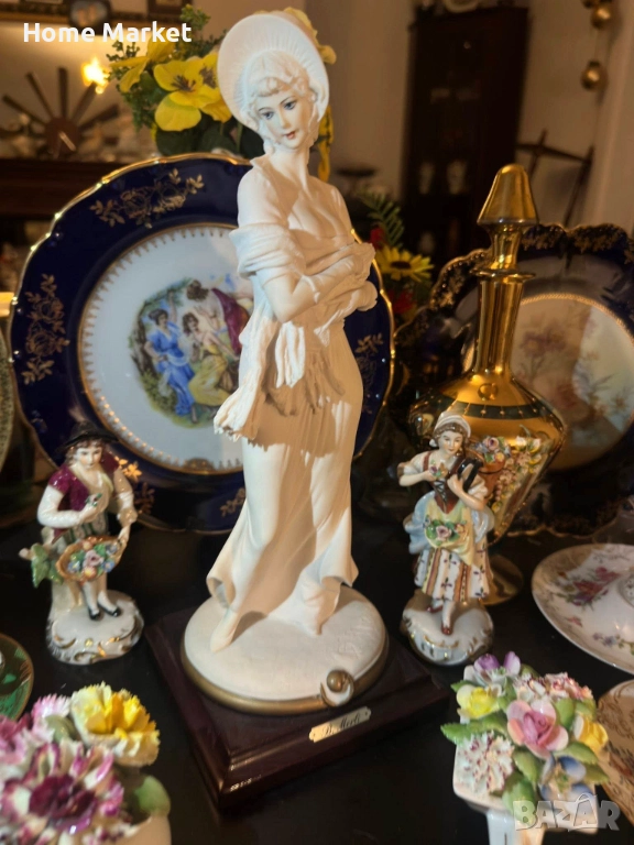 Capodimonte Italy  Circa 1987 автор  Bruno Merli - “ Дамата в бяло” невероятно красива  млада дама , снимка 1