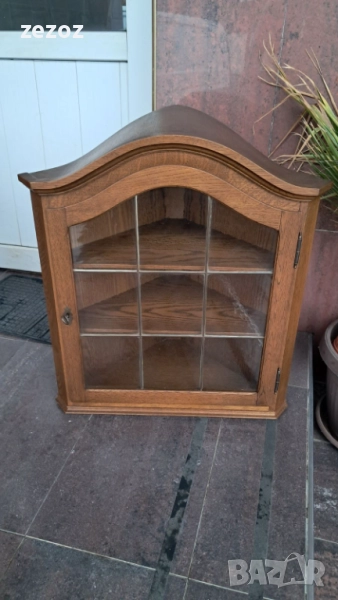 Ъглова стенна витрина масив, снимка 1