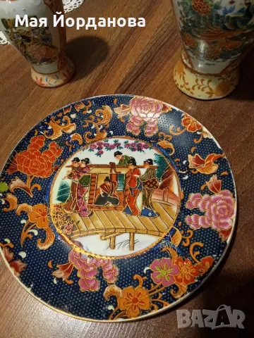 Декоративна чиния и две вази, китайски порцелан. Чинията е продадена., снимка 3 - Декорация за дома - 48268778