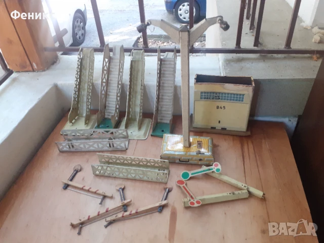 Лот метални части от влакче конструктор релси гара игра