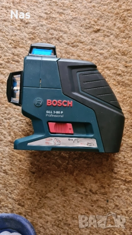 Продавам лазерен нивелир Bosch GLL 3-80P с неработещ един лъч
