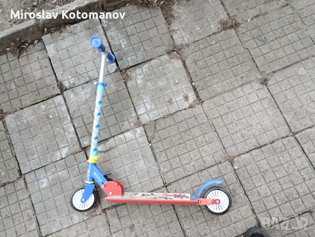 Тротинетка със Спайдърмен, снимка 2 - Детски велосипеди, триколки и коли - 53789144