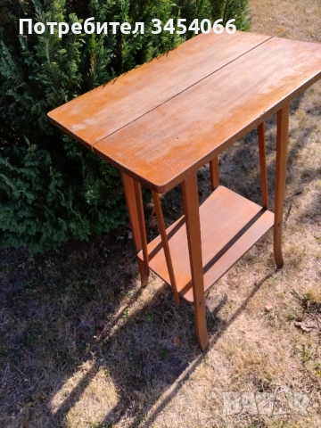 Дървена масичка на повече от 80г., снимка 5 - Антикварни и старинни предмети - 51318615