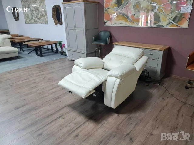 Бял кожен фотьойл La-z-boy с електрически релаксиращ механизъм, снимка 13 - Дивани и мека мебел - 52010339